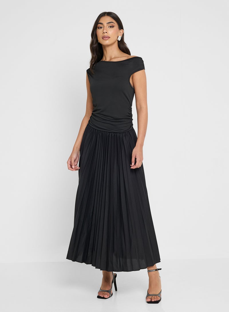 ايلا فستان مكشكش مع ثنيات - Image 1