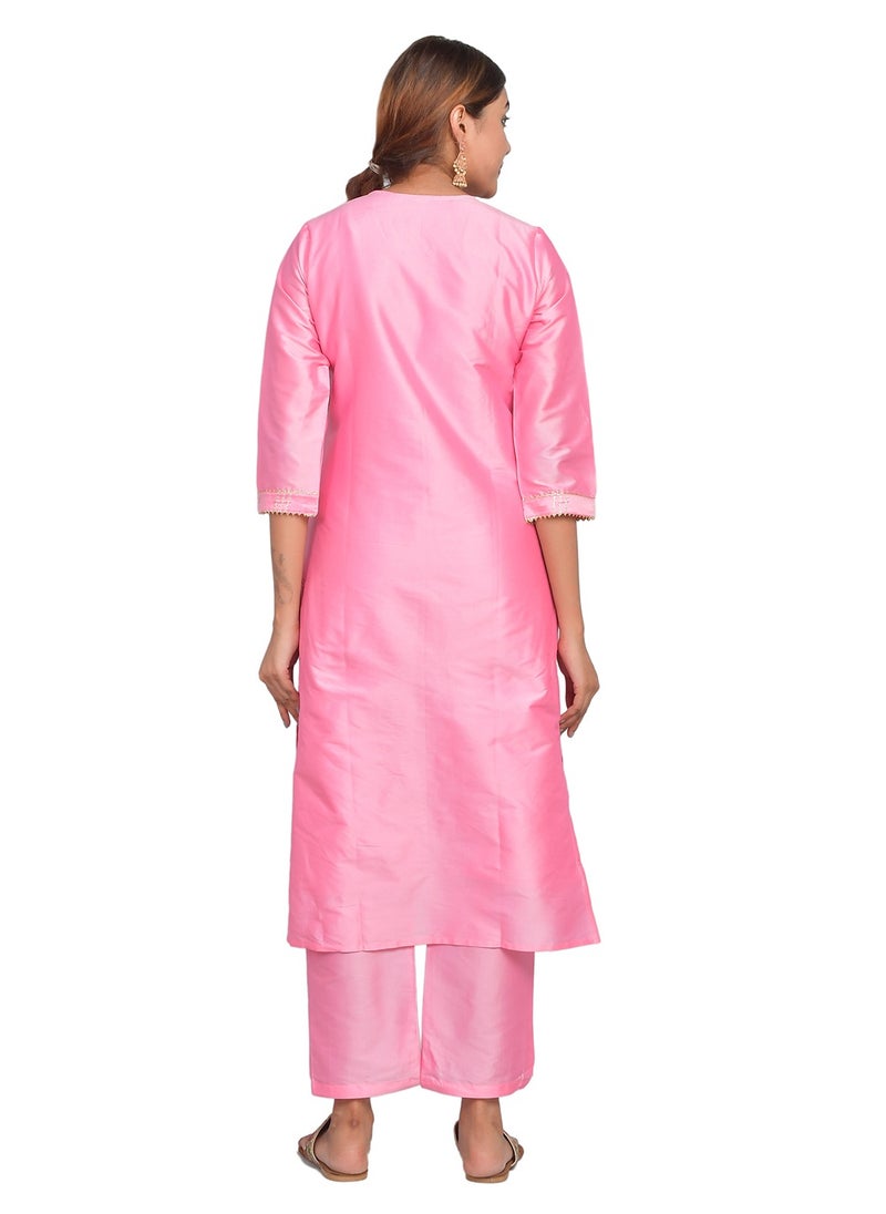 ريارا كورتي وردي فاتح للنساء مع طقم بناطيل 3/4 كم كورتا بانت طقم حرير فني (تفتا سادة) مقاس XXL  - Image 4
