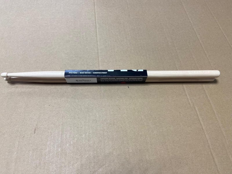 Vic Firth عصا الطبول فيك فيرث الأمريكية الكلاسيكية 5A - من خشب الهكوري الأمريكي مع رأس خشبي - Image 3
