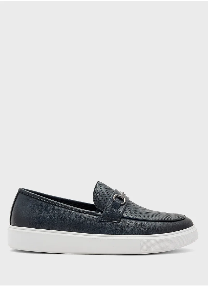 روبرت وود Buckle Detail Casual Slip Ons