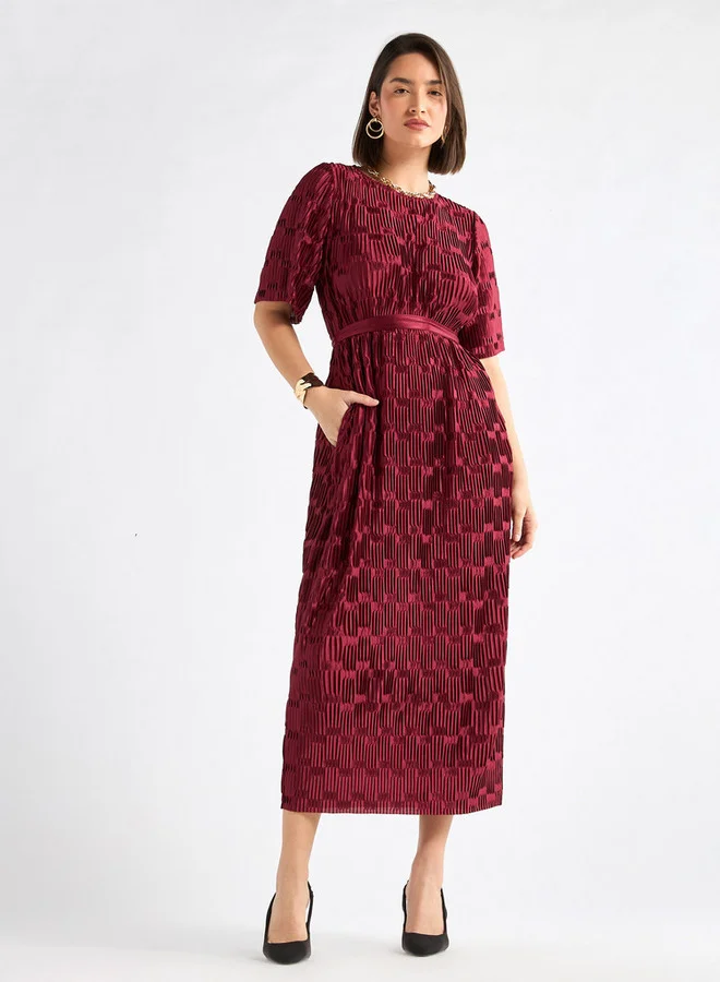 سبلاش فيڤ فستان بارز الملمس بياقة مستديرة وأكمام قصيرة وحزام ربط