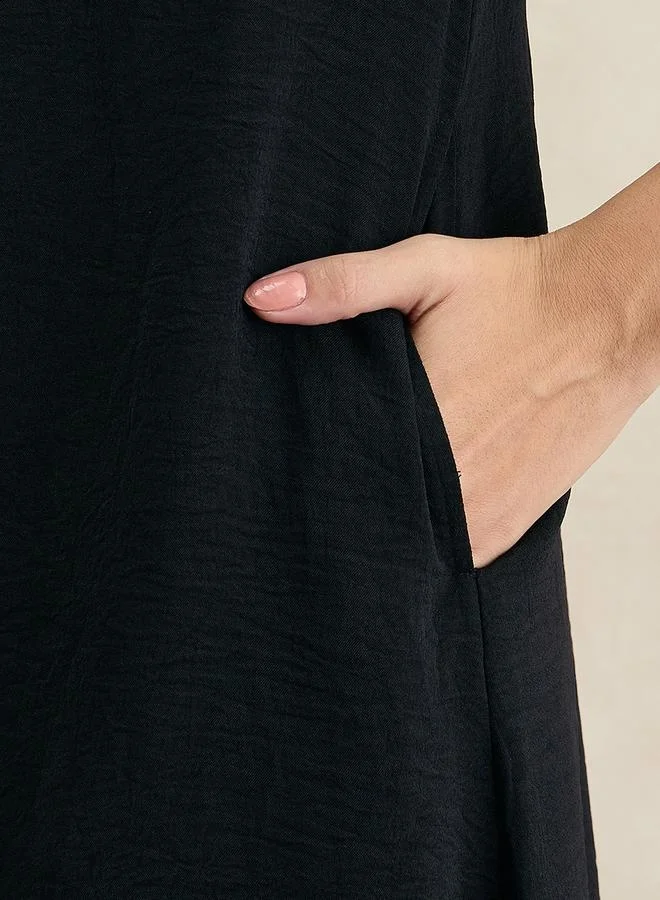 فيميلا فيميلا فستان ميدي بياقة مميزة وفتحة جانبية