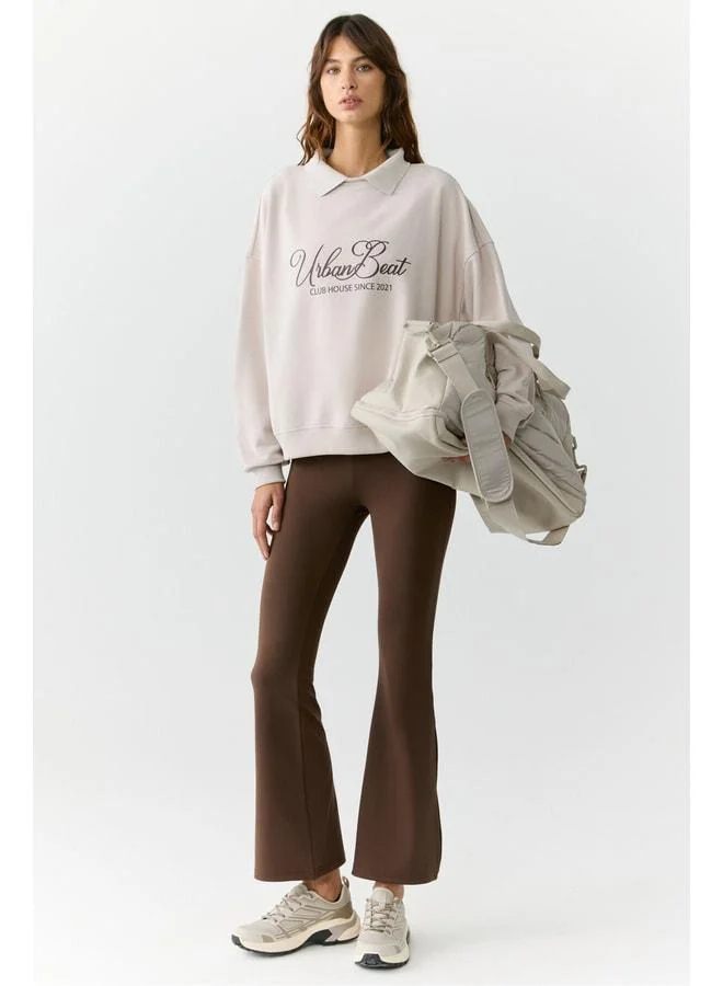 Urban Beat Alexia Women's Knit Shirt-Collar Printed Detailed Relaxed Stone-Colored Sweatshirt.