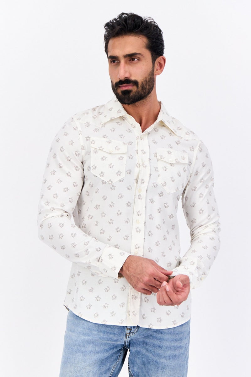 Wrangler قميص رجالي بقصة عادية بأكمام طويلة وطباعة شاملة، بيج - Image 1