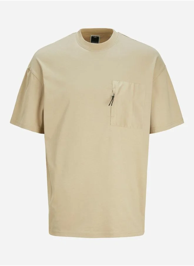JACK & JONES Solid Zip Pocket Detail Crew Neck T-Shirt