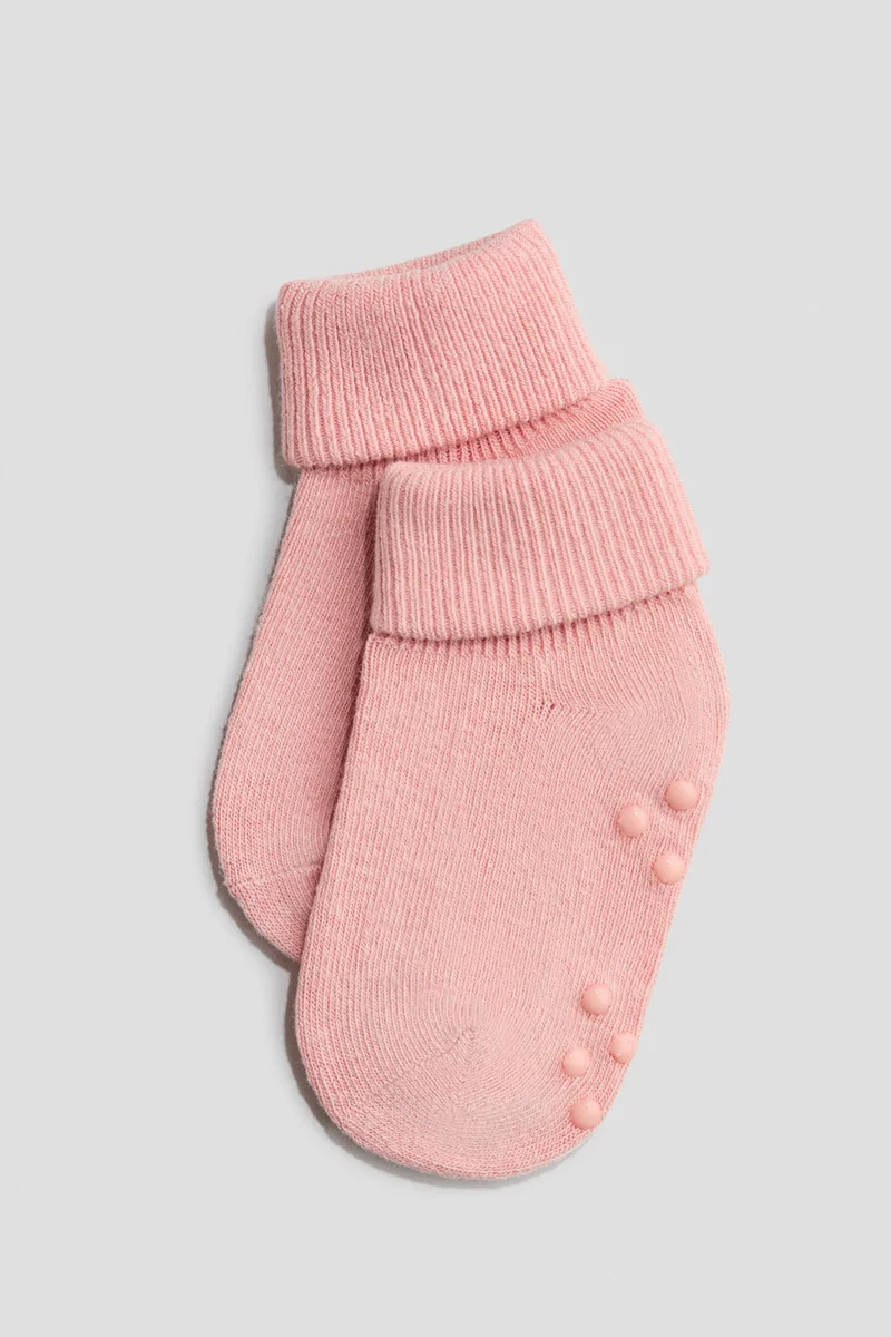 اتش اند ام جوارب مانعة للانزلاق - عبوة من 5 قطع