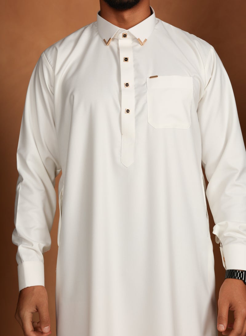 Yigo by Mariam Qamis Kassim – Off-White Men’s Qamis – Premium Italian Fabric | Elegant Shirt-Style Collar | Front Pocket Thobes | Mens Thobes  - Image 1