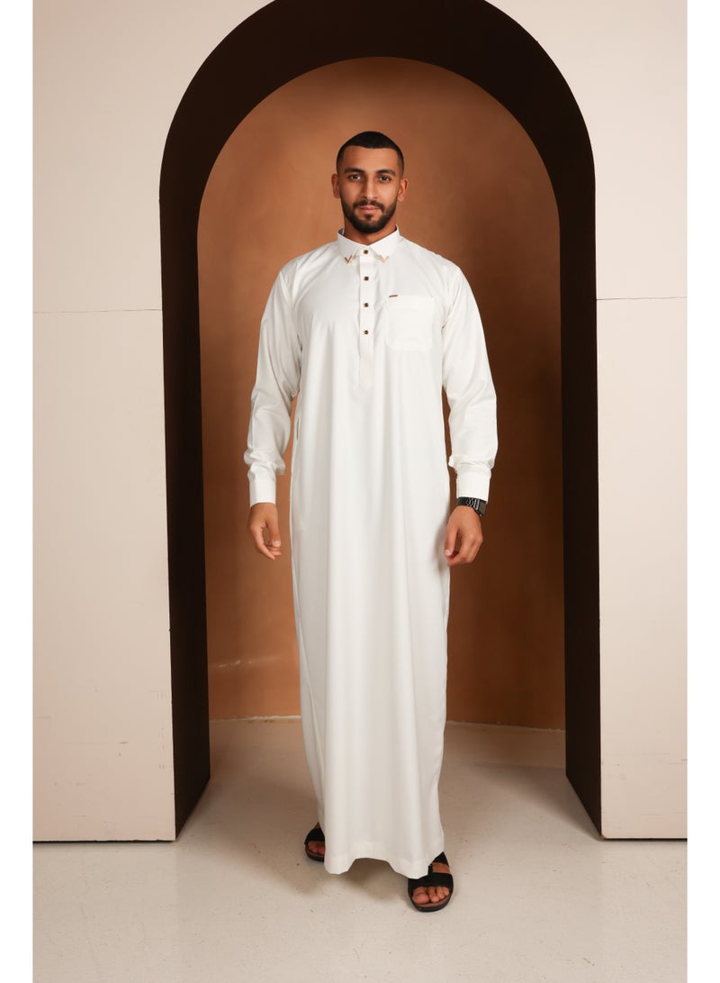 Yigo by Mariam Qamis Kassim – Off-White Men’s Qamis – Premium Italian Fabric | Elegant Shirt-Style Collar | Front Pocket Thobes | Mens Thobes  - Image 2