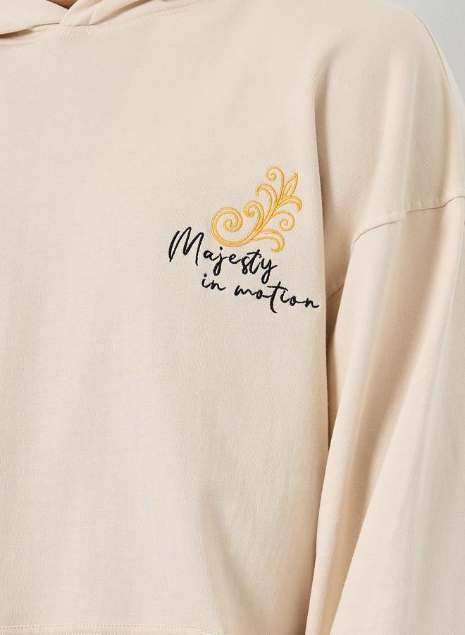 ستايلي هودي واسع بلون أوف وايت بطبعة حصان للرجال - Image 4