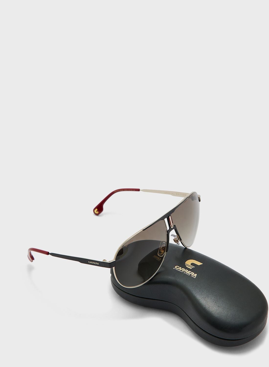 نظارة شمسية بإطار أفياتور