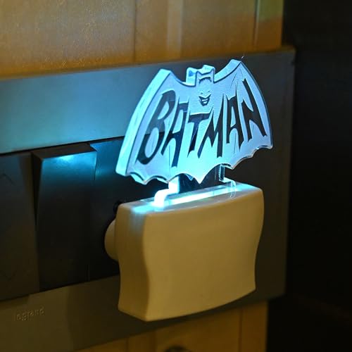 Somil Batman 3D Illusion LED Plug & Play Wall Lamp, Self Color Changing, Dia: 5 X 10 X 5 Cm - Image 3