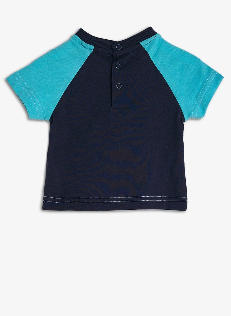 GUESS Infant T-Shirt And Shorts Set - Image 4