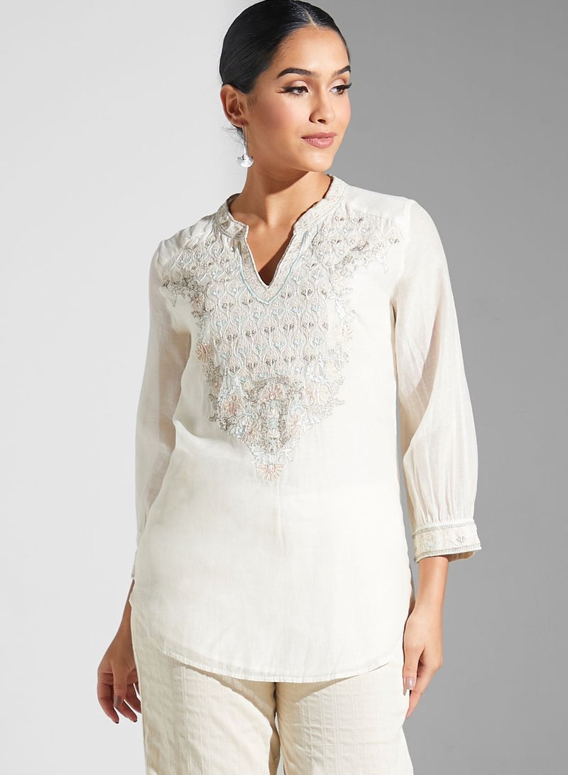 ريتو كومار بلوزة بطبعة وياقة مميزة - Image 1