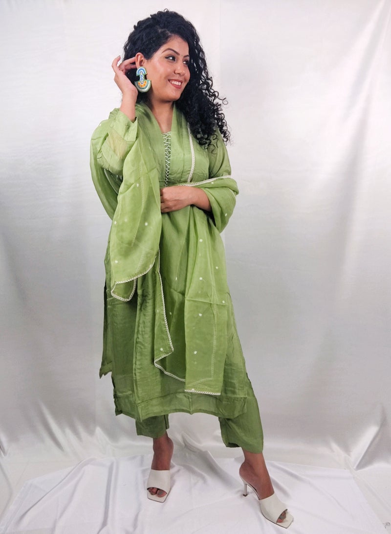 PRIYA’S PANACHE PRIYA'S PANACHE Green Muslin Collared Straight Kurta Pant Organza Dupatta Set - Designer Festival Traditional Ethnic Indian Partywear For Women  - Image 1