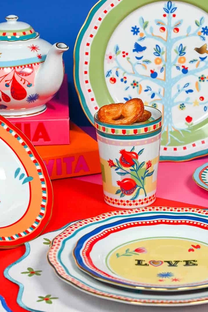 Baci milano Round Embroidered Tablemat Sky Rim – 38 cm Decorative Linen-Feel Placemat for Dining, Coffee, or Side Tables – Washable, Reusable - Image 2