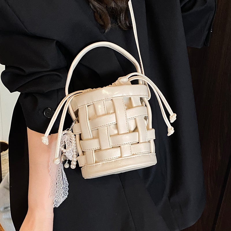 Personalized Cut Out Woven Small Bag For Women Fashion Hand-Held Bucket Bag Summer Versatile Shoulder Crossbody Bag - Image 3