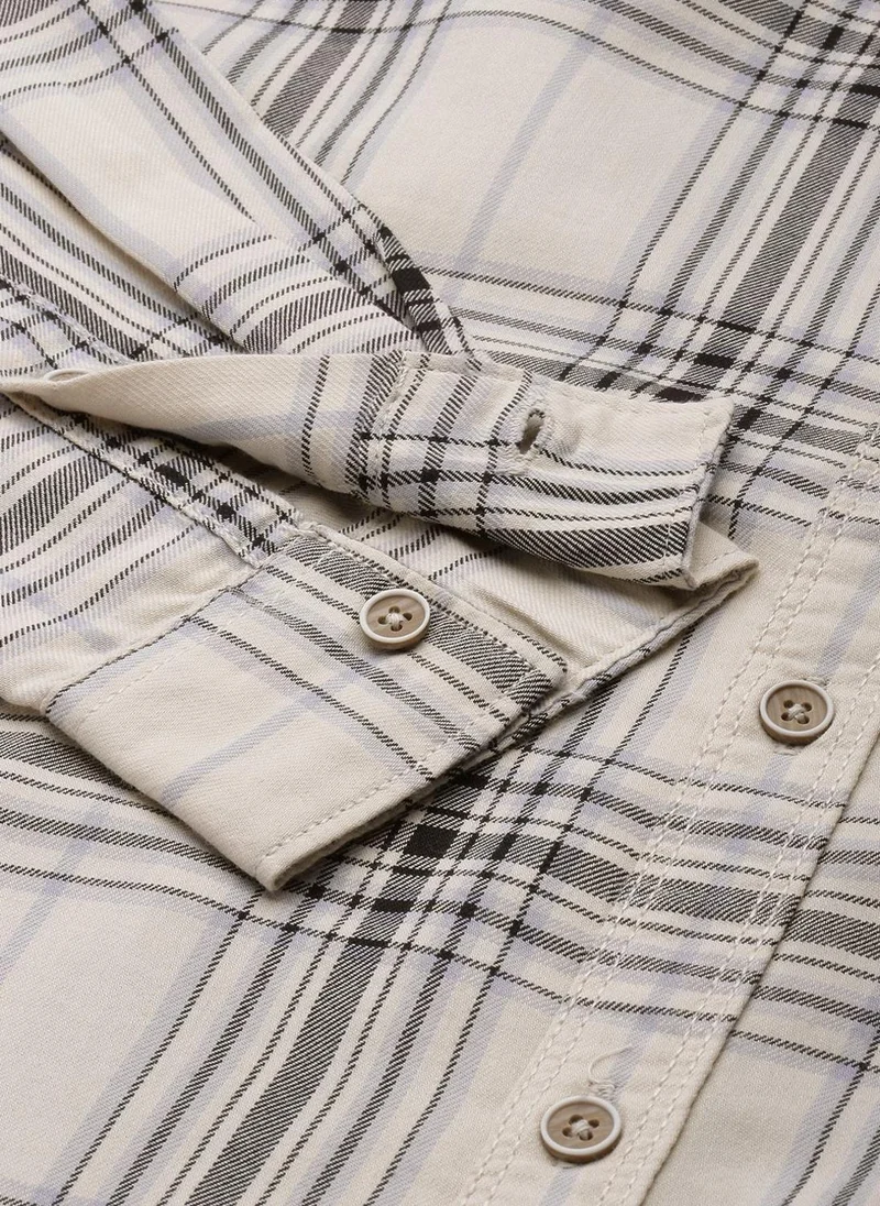 The Indian Garage Co Men Slim Fit Checkered Full Sleeves Spread Collar Casual Shirt