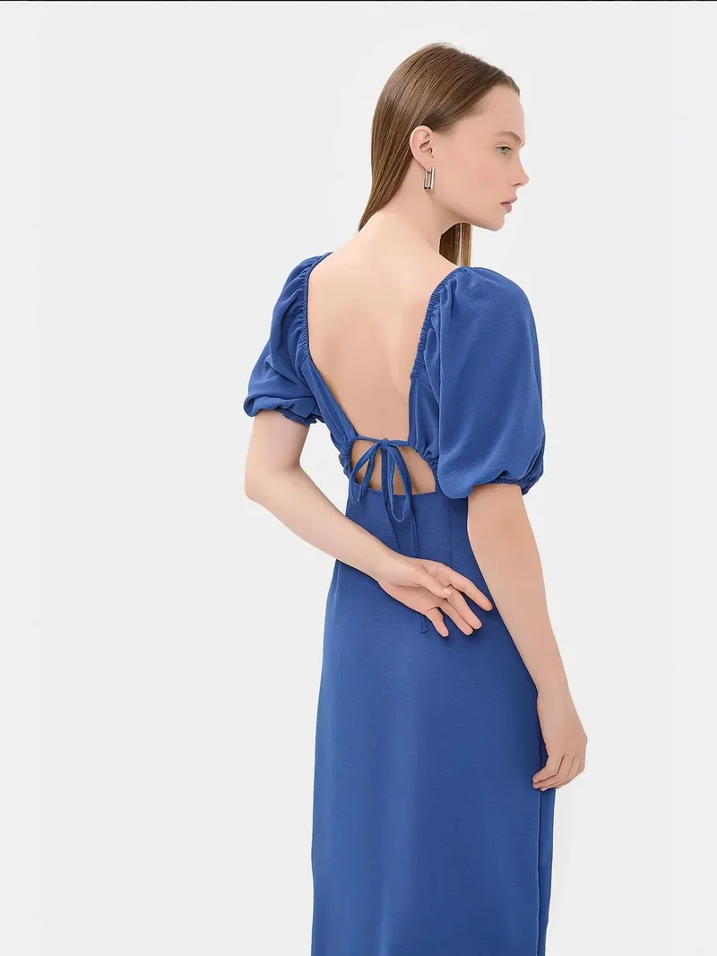 زوبعة فستان ميدي بياقة قلب وشق جانبي