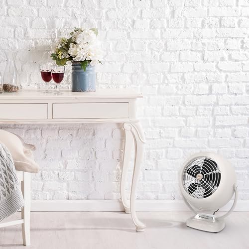 Vornado مروحة فاندورادو VFAN™ العتيقة، مروحة معدنية عصرية لتدوير الهواء للتبريد والديكور، 3 إعدادات سرعة، ميل قابل للتعديل، تدفق هواء قوي، بناء متين، تحكم يدوي، أبيض عتيق - Image 2