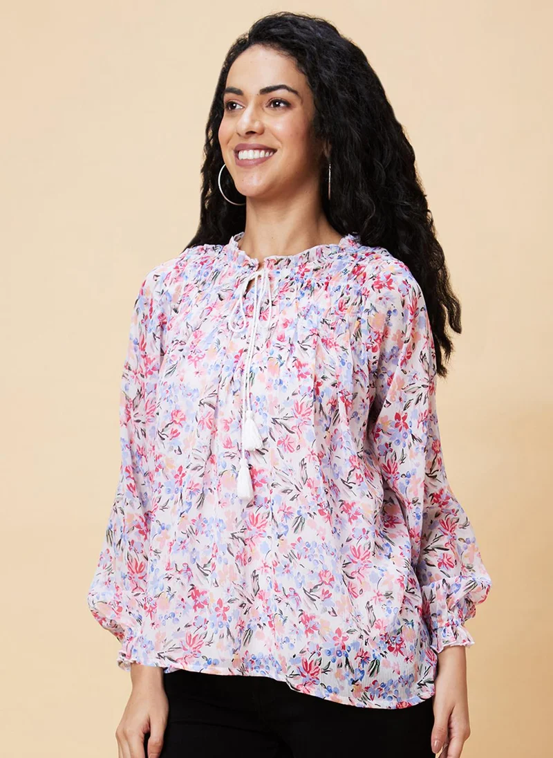 جلو باص بلوزة نسائية بيضاء بطبعة زهور وربطة عنق