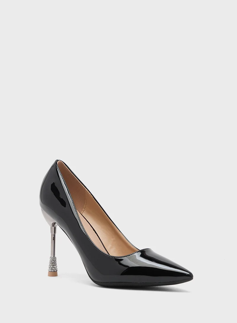 خزانة حذاء بكعب عالٍ