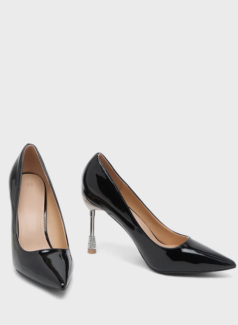 خزانة حذاء بكعب عالٍ