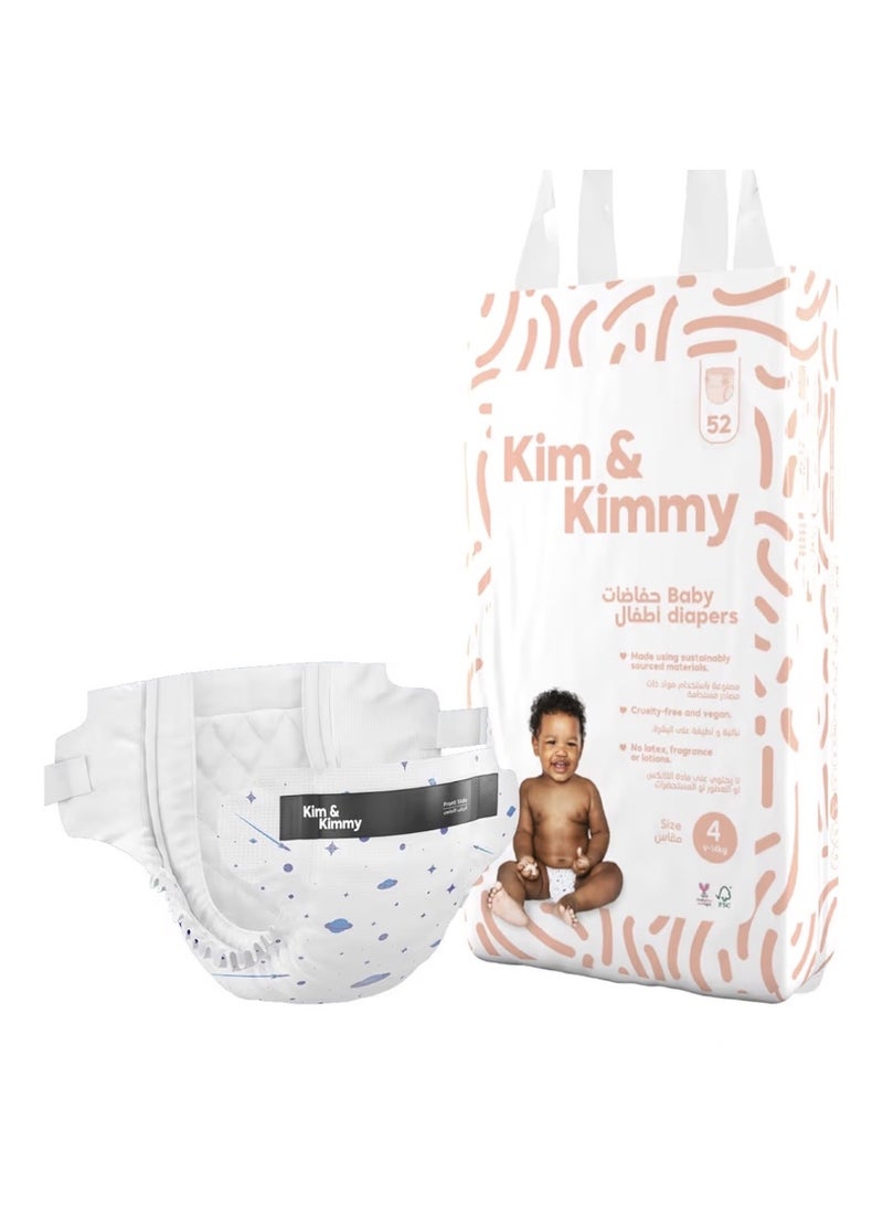 كيم آند كيمي حفاضات "كيم آند كيمي" الصديقة للبيئة - مقاس 4 (9-14 كجم) - 52 حفاضاً | حماية من التسرب لمدة 12 ساعة - تمنع الطفح الجلدي - لا تسبب الحساسية - فائقة النعومة وعالية الامتصاص - خالية من القسوة ونباتية - تصميم "رحلة فضائية" - Image 1