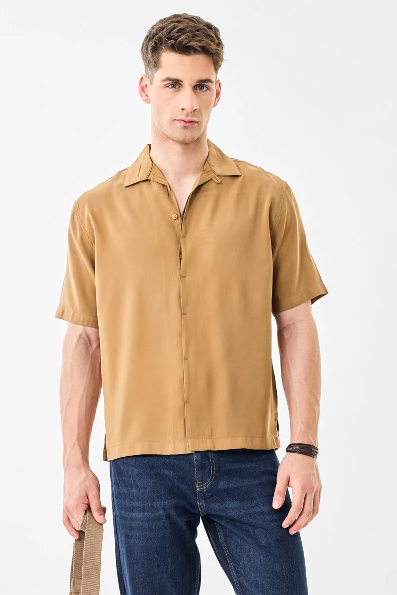 سنيتش قميص بني بقصة صندوقية