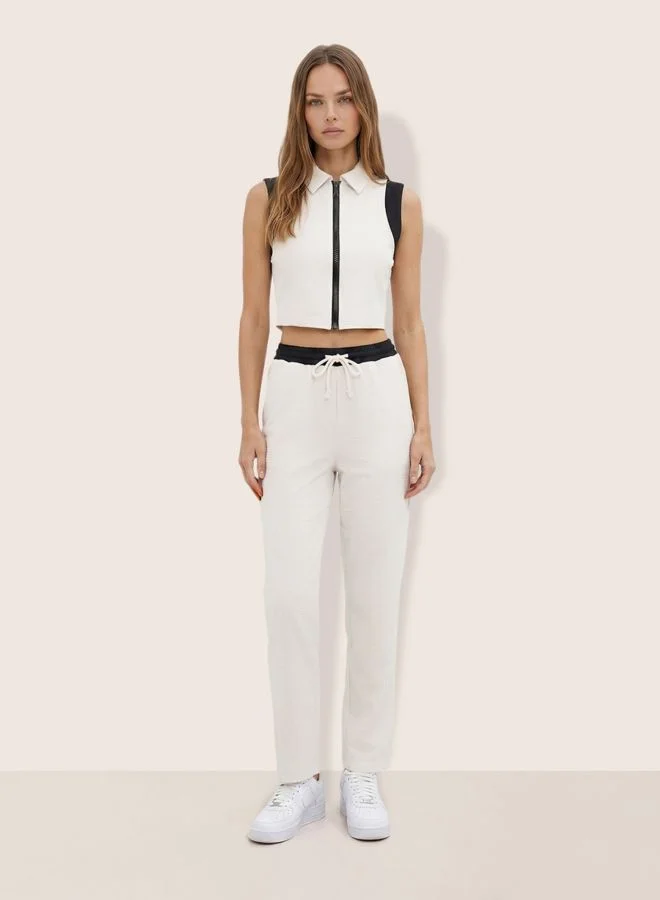 Women Regular Fit Solid Sleeveless High Rise Sweatshirt and Joggers Co-Ords Set