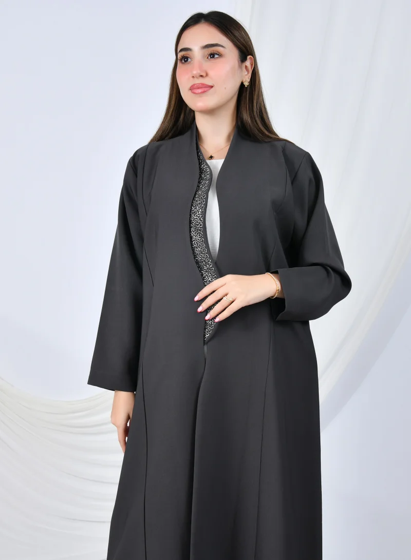 HAWRAA ABAYA An elegant abaya that combines simplicity and luxury with a quarter-length hem embellished with lace at the front edges | Gray