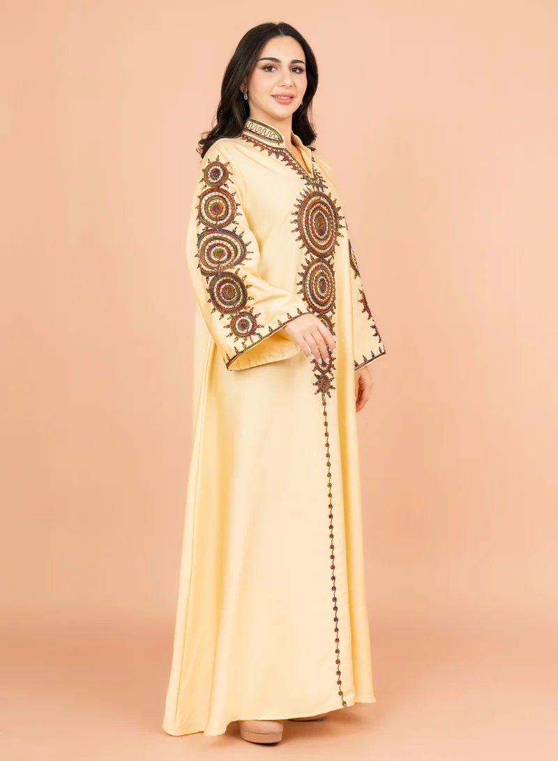 اكسا جلابية سادة مع تطريز IK1008 اصفر
