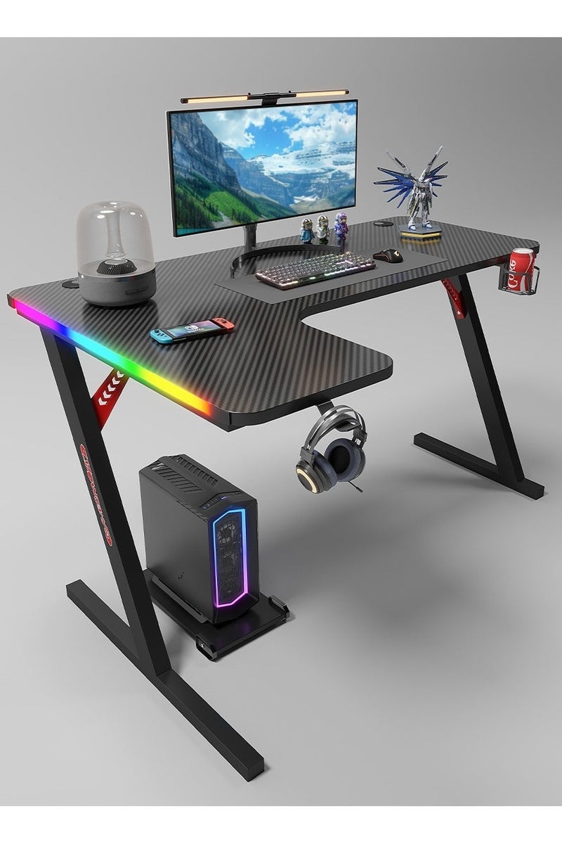 ميشيدا مكتب ألعاب على شكل L مع سطح من ألياف الكربون وإضاءة RGB – طاولة كمبيوتر زاوية 160 سم مع حامل أكواب وخطاف سماعة ولوحة فأرة – الجهة اليسرى، أسود - Image 1