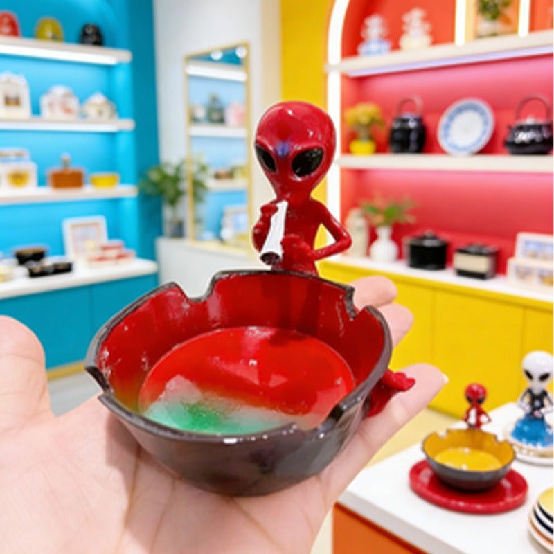 Large Alien Decorative Ashtray - Resin Material, Creative Smoking Accessory for Hotel & Living Room - Image 4