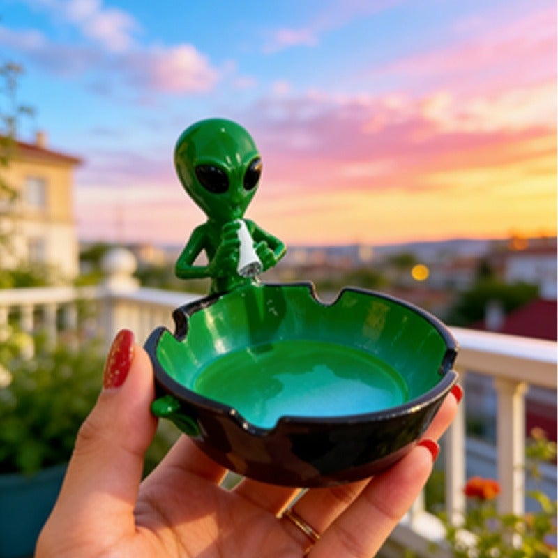Large Alien Decorative Ashtray - Resin Material, Creative Smoking Accessory for Hotel & Living Room - Image 2