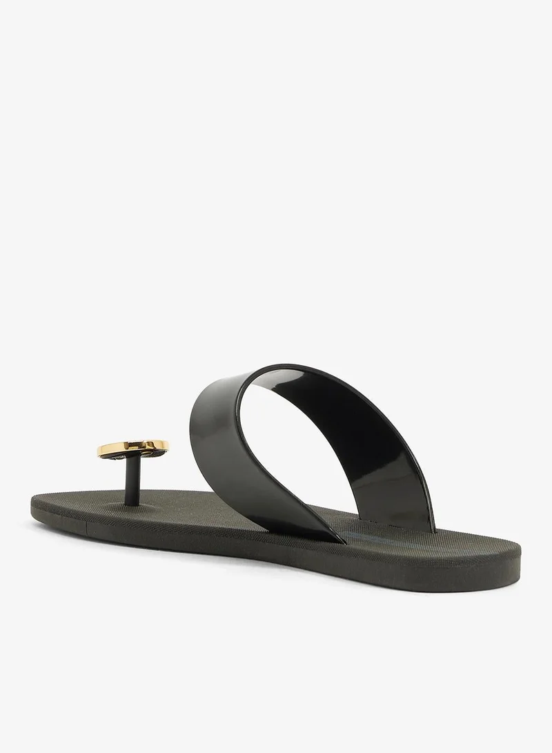 فويسيز صنادل نسائية بحزام واحد من المعدن - أسود