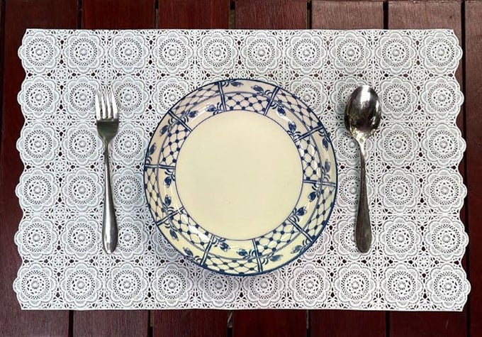 4 PIECES WHITE RECTANGLE FLORAL LACE CLASSIC STYLE WOVEN VINYL NONSLIP HEATRESISTANT PLACEMAT TABLE PAD TABLE MATS DINNING WASHABLE FOR KITCHEN DECOR 12X195 INCHES