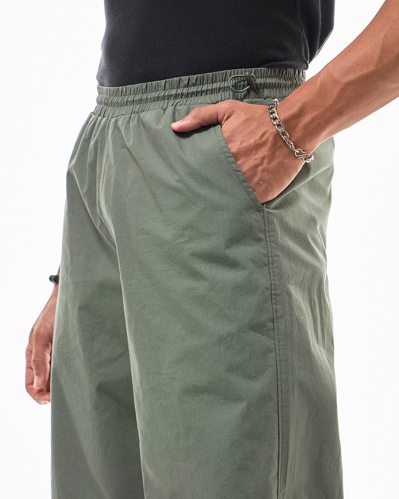 bewakoof Men's Green Baggy Oversized Parachute Pants - Image 5