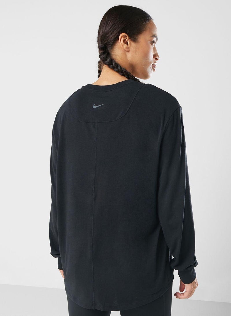 Nike One Relaxed Women's Dri-FIT Long-Sleeve Top - Image 2