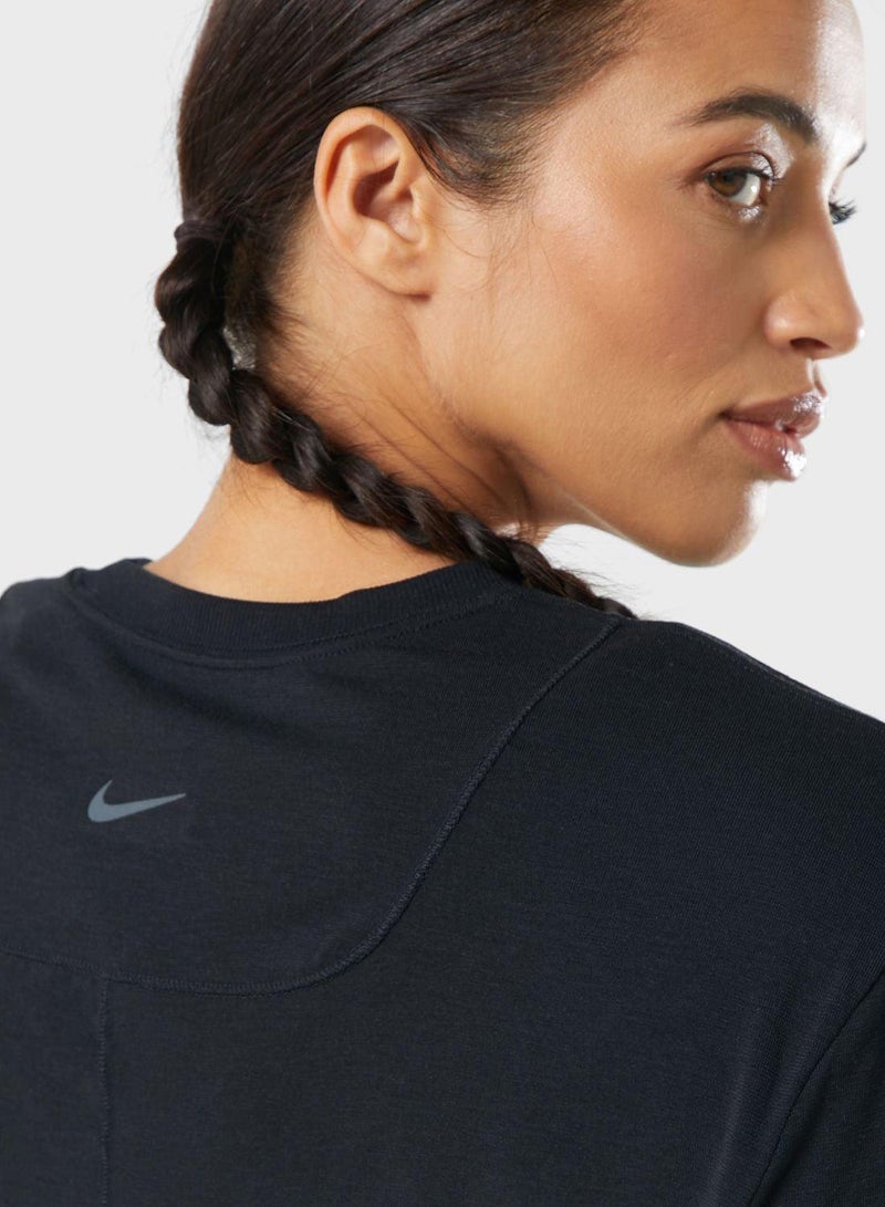 Nike One Relaxed Women's Dri-FIT Long-Sleeve Top - Image 3