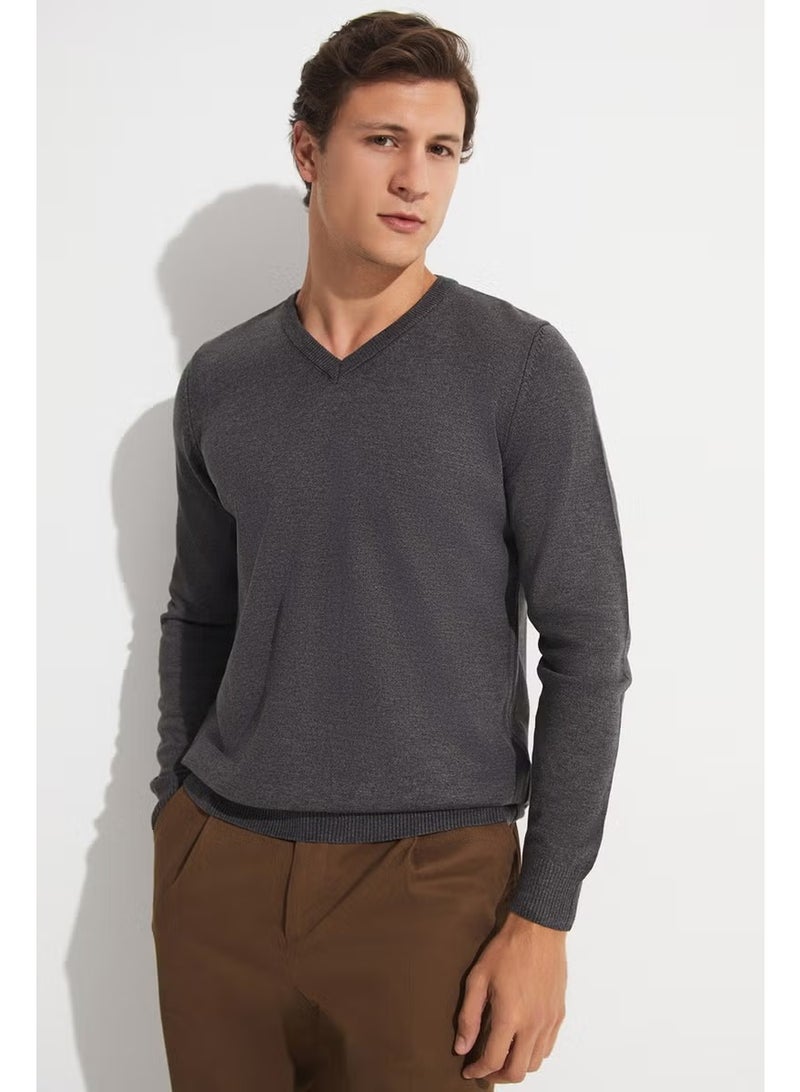 JUNE Men's Regular Fit V-Neck Knitwear Sweater - Image 4