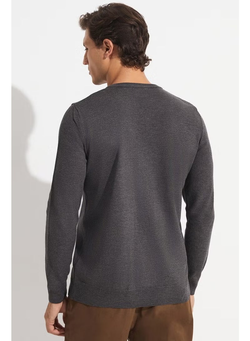 JUNE Men's Regular Fit V-Neck Knitwear Sweater - Image 5