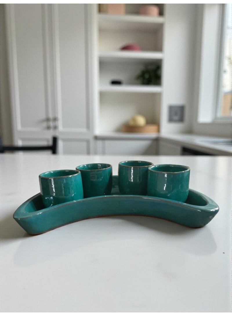 كلور زون بوتري صينيه علي شكل هلال مع ٤ فنجان من الفخار و الخزف - Image 3