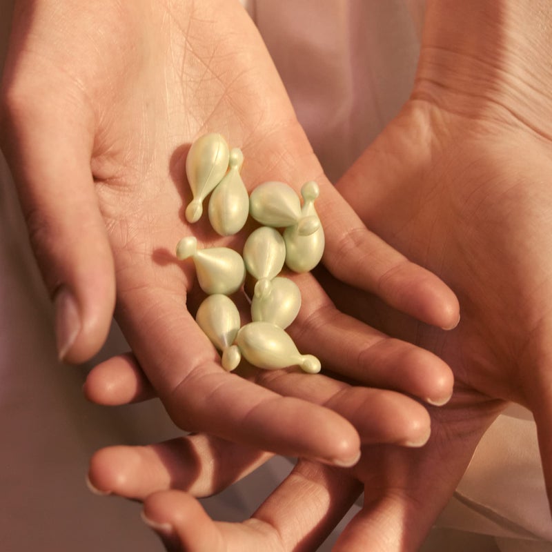 EVE LOM Cleansing Oil Capsules for Face - Omega-Rich Botanical Blend Dissolves Makeup & Impurities - Long-Lasting Hydration for Soft Skin (50 Count) - Image 5