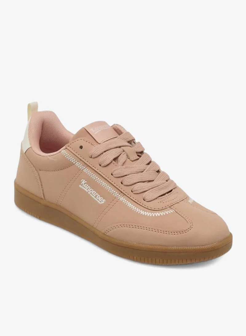 كانغاروس سنيكرز نسائي مطرز بشعار مع إغلاق برباط