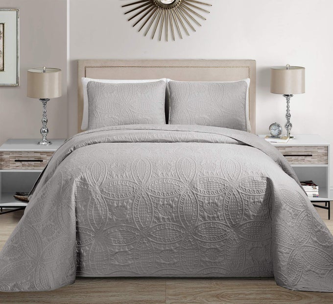 COLLECTION 3 PIECES KINGCALIFORNIA KING OVER SIZE EMBOSSED COVERLET BEDSPREAD SET SOLID SILVER 118 X 106 NEW
