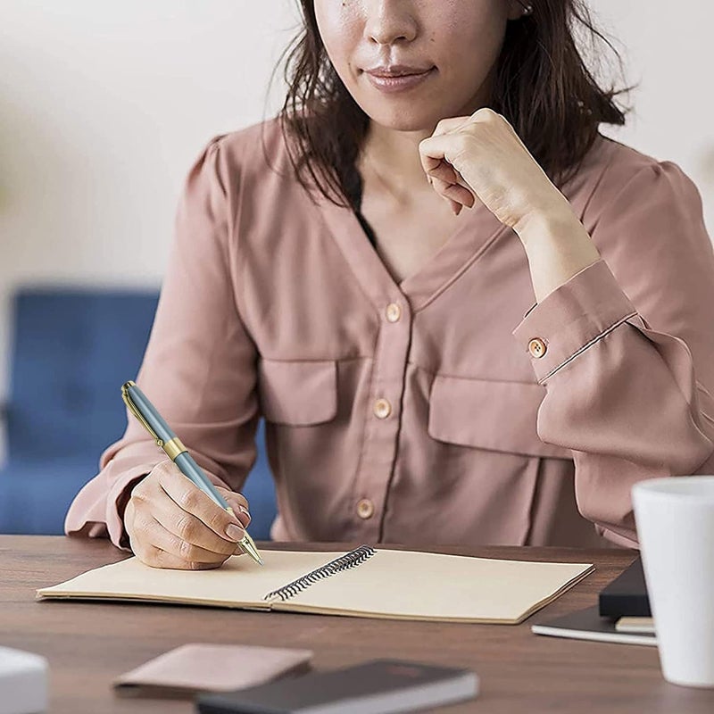 إكسفور قلم حبر جاف احترافي، مطلي باللون الفضي المعدني مع حواف من الكروم، قلم حبر جاف فاخر بعرض 0.5 مم، يأتي مع قطعتين من حبر أسود قابل لإعادة التعبئة، مناسب للمديرين التنفيذيين المحترفين والمكتب، أقلام حبر جاف أنيقة في صندوق هدايا أنيق - Image 2