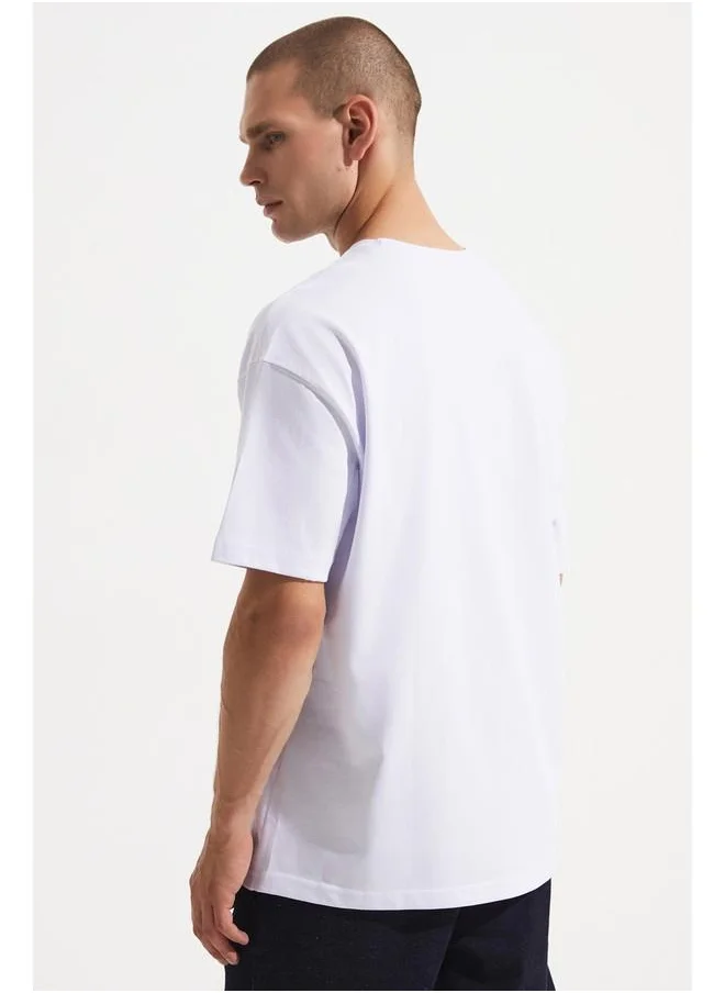 JUNE June Men Oversize Pattern Embossed Printed Crew Neck Tshirt White
