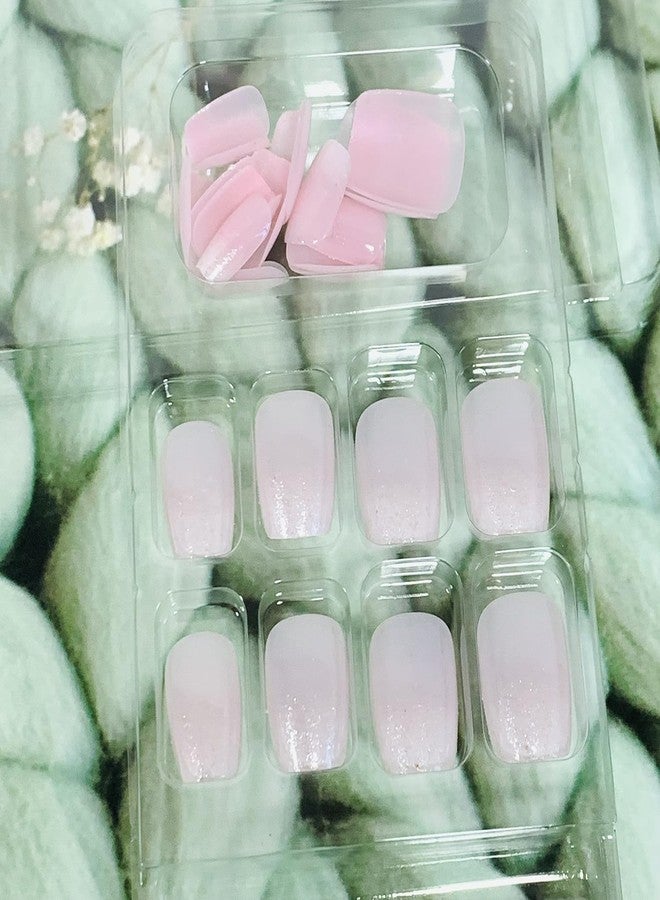 Vezocim مجموعة أظافر أكريليك مزوّقة لامعة كاملة التغطية، 24 قطعة أظافر مضغوطة قصيرة بتصاميم تدرج أبيض، أظافر مزيفة مربعة صناعية مع غراء للأظافر مع سحر للنساء - Image 5