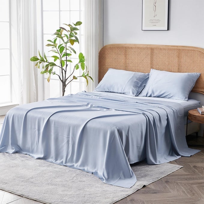 AIRYWEIGHT TENCEL SHEET SET 100 LYOCELL DERIVED FROM EUCALYPTUS BUTTERY SOFT ARCHITECTURAL DIGEST 2022 BEST COOLING SHEETS WINNER 4PC 2 PILLOWCASES 1 FITTED 1 TOP SKY QUEEN