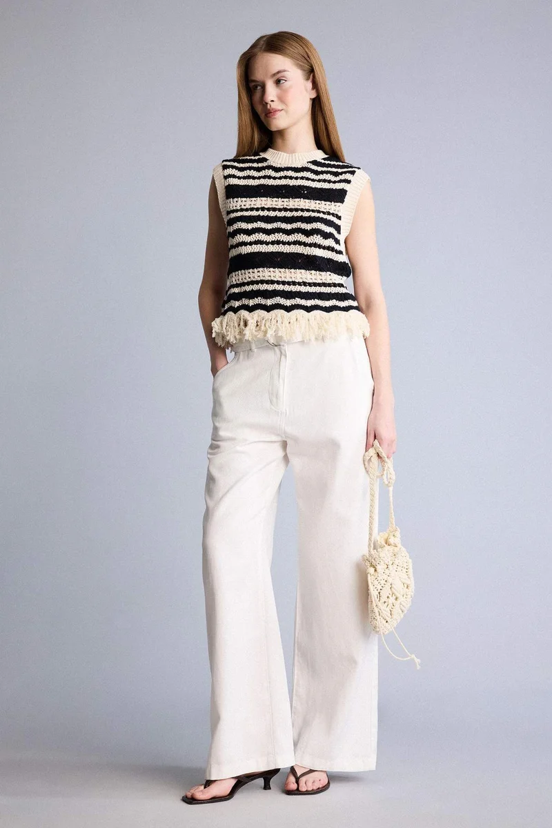ديفاكتو Regular Fit Crew Neck Knit Vest
